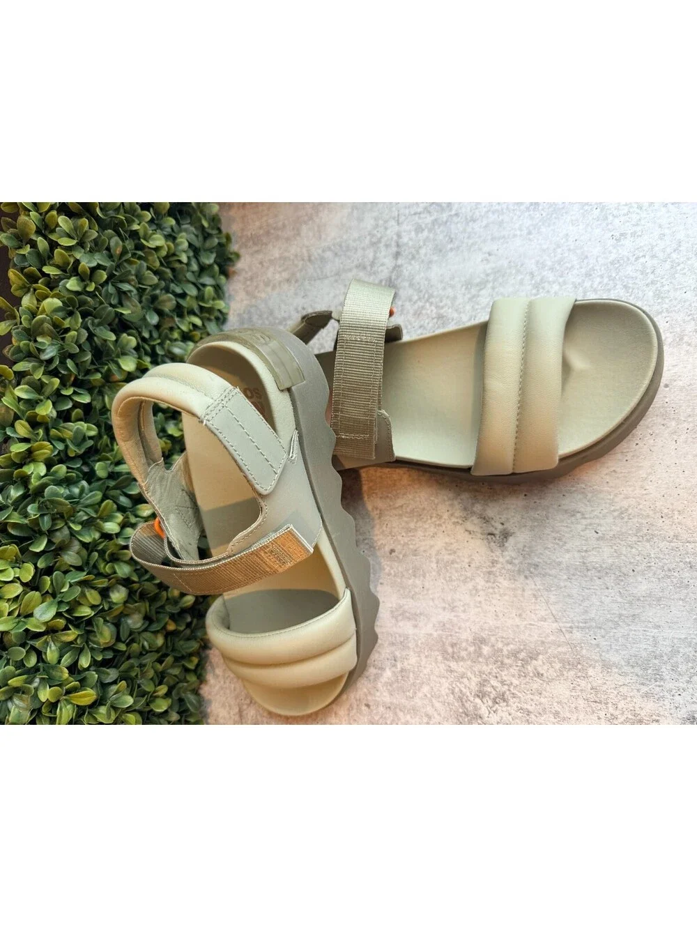 Sorel Women's VIIBE Leather Sandal - Safari Green, Size 8